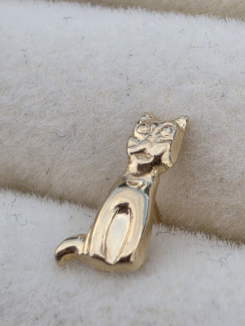 10K Solid Gold Cat Stud • Single Earring • 0.09 g